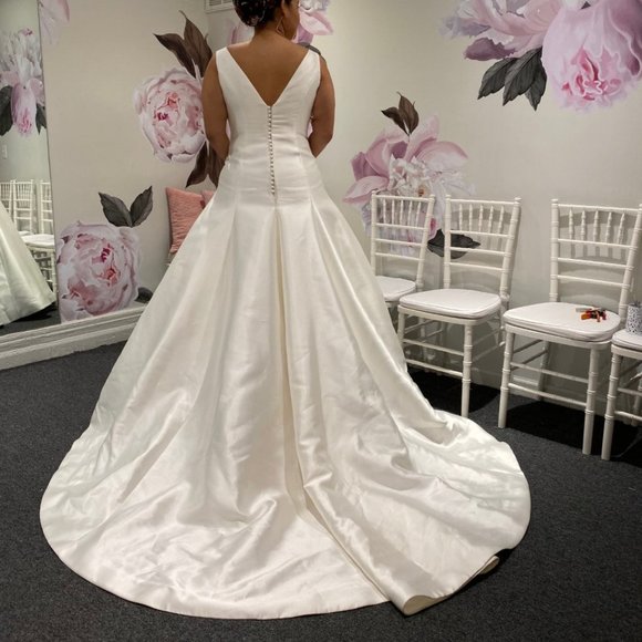 PLUS SIZE SAN PATRICK WEDDING GOWN! - Picture 7 of 8